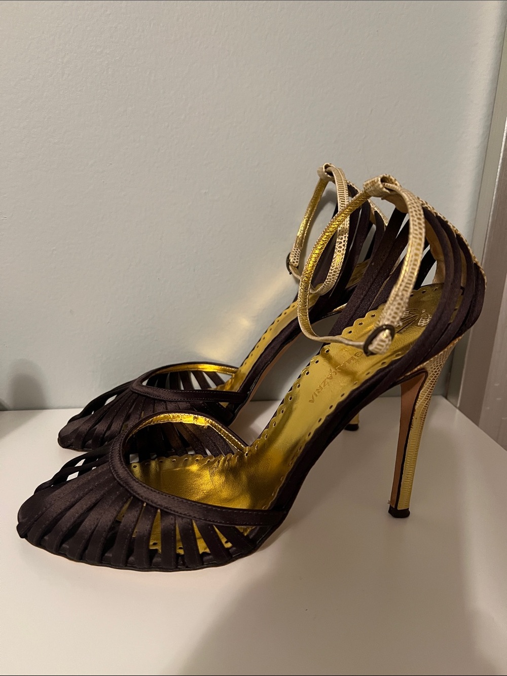 BCBGMaxAzria Brown & Gold Heels - Size 10 - Picture 4 of 7